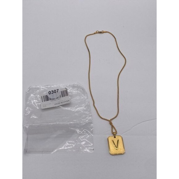 Alphabet V Necklace‎ Gold Tone - Picture 9 of 14